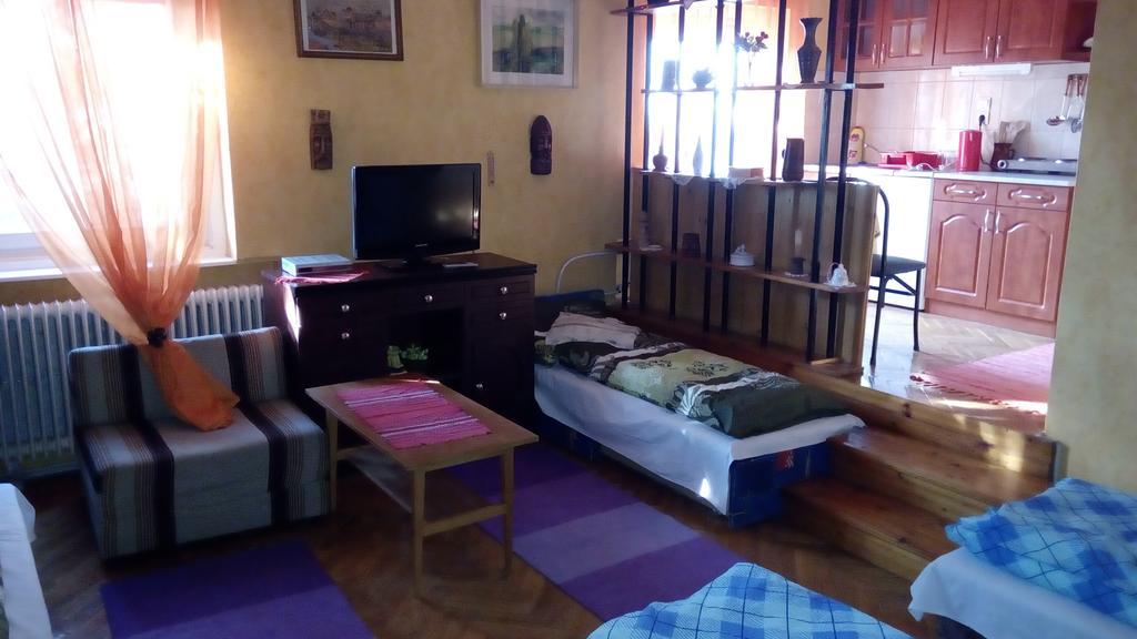 Alpesi Vendeghaz Hotel Oroshaza Phòng bức ảnh